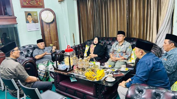 Hubungan-Kaku-Bupati-Sanusi-dan-Lathifah-Cair-Berkat-Politik-Emping-Melinjo-Dimotori-Gus-Kholik.jpg