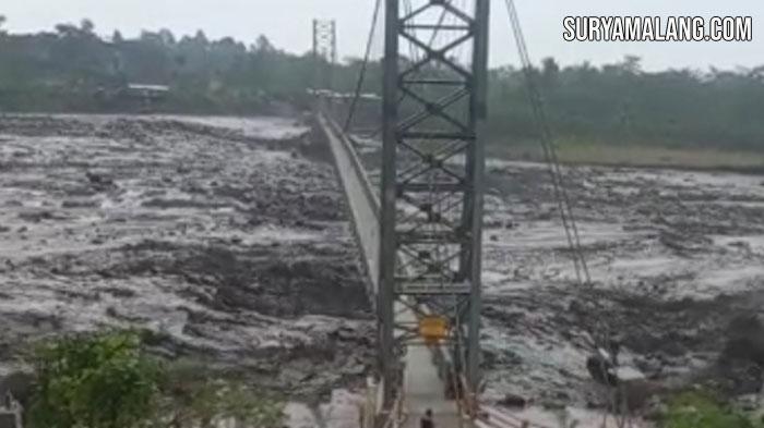 Getaran Lahar Dingin di Lereng Gunung Api Semeru Mencapai Magnitudo 30 MM