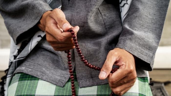 Bacaan Dzikir dan Doa Setelah Sholat Tahajud dan Witir Tulisan Latin, Arab dan Terjemahannya