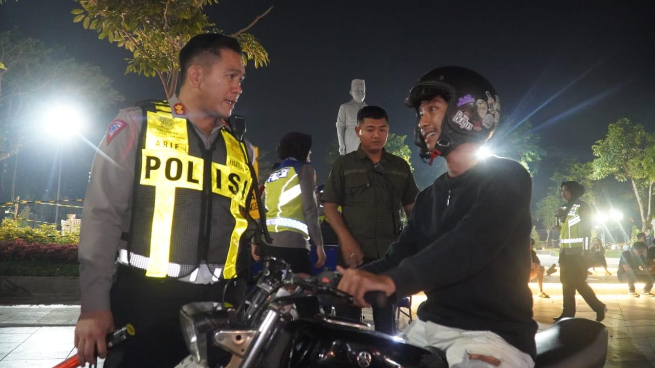 Ratusan Orangtua Harus ke Markas Polisi, Anak-anak Mereka Terjaring Razia Balap Liar di Surabaya