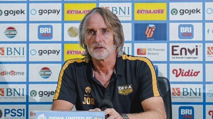 Jan-Olde-Riekerink-pelatih-Dewa-United-di-Liga-1-2022.jpg