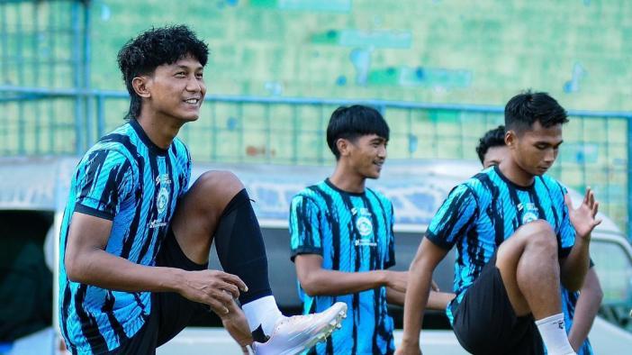 Lini Belakang Arema FC Makin Kokoh Jelang Menjamu Persik Kediri, Johan Ahmat Farizi Siap Merumput