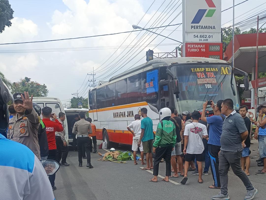 KECELAKAAN-MAUT-pengendara-sepeda-motor-di-depan-SPBU-Rejoagung-Kedungwaru-Tulungagung.jpg