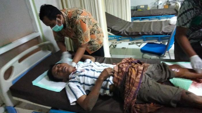 Kades-Balunganyar-Kecamatan-Lekok-Pasuruan-Sholeh-menjadi-korban-pembacokan.jpg