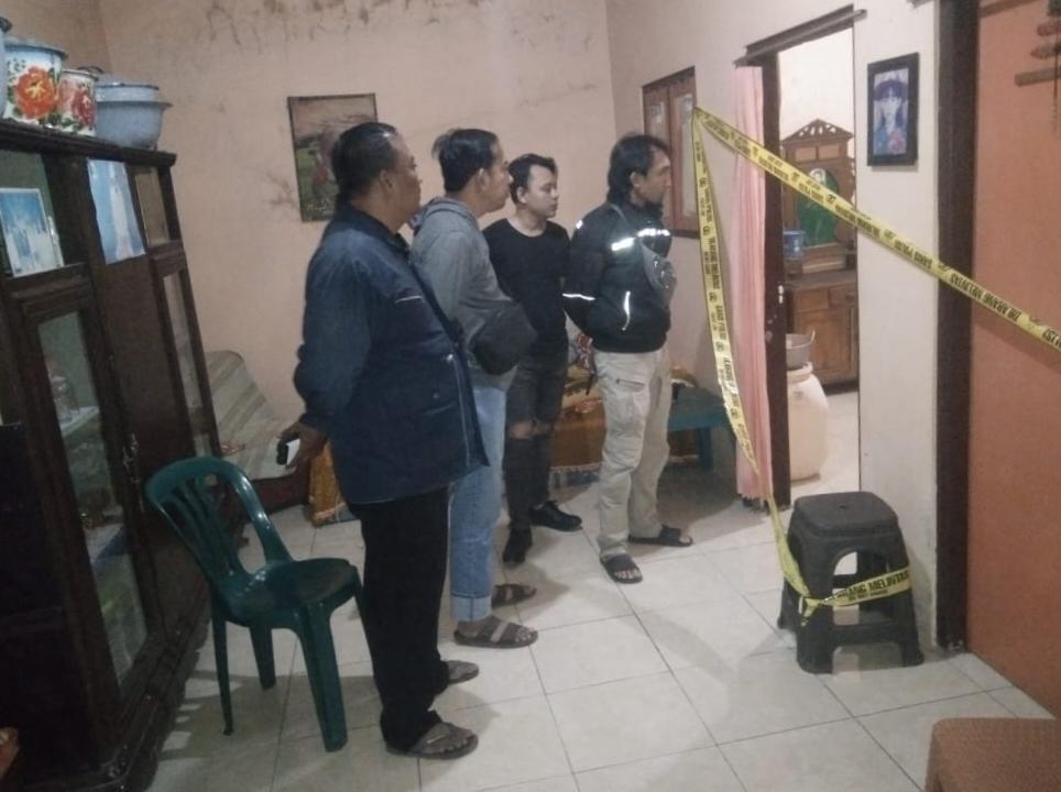 Sedang Salat, Kepala Nenek di Situbondo Dipukul Hingga Bocor, Perhiasan Emas 10 Gram Digasak Pelaku