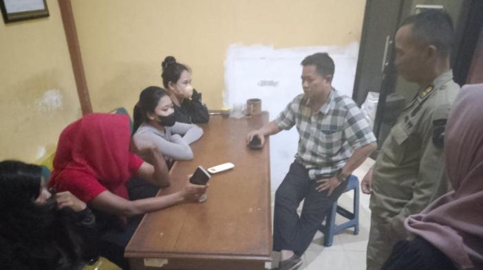 Razia di Eks Lokalisasi Gunung Sampan, Petugas Satpol PP Situbondo dapat Perlawanan Hingga Dipukul
