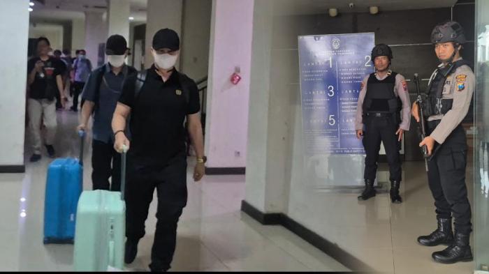 Kasus-Korupsi-Sugiri-Sancoko-KPK-Geledah-Dinkes-8-Jam-Kadindik-Ponorogo-Kabur-Lewat-Pintu-Belakang.jpg