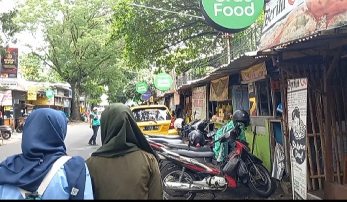 Mengunjungi Sentra Kuliner Dempo, Ada Pangsit Mie Legendaris