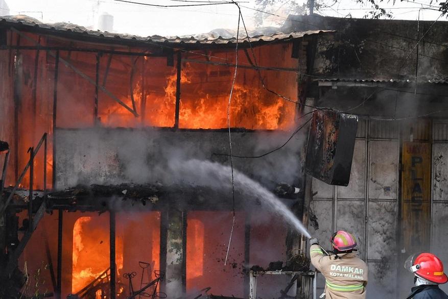 Kebakaran-di-Jalan-Ahmad-Yani-RT-5-RW-6-Kecamatan-Blimbing-Kota-Malang-Rabu-1962024.jpg