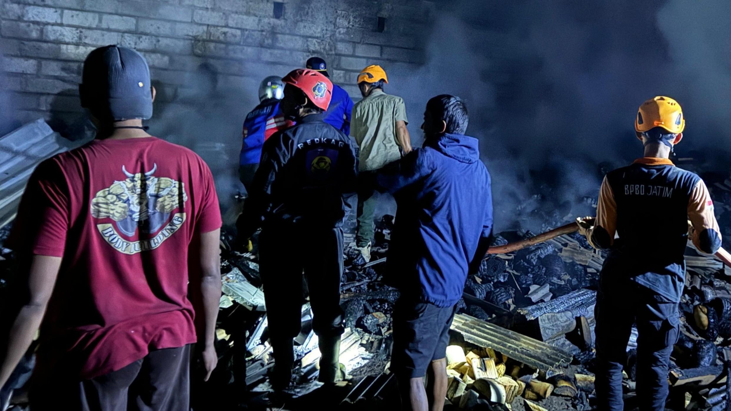 Kebakaran-gudang-kerajinan-kendang-di-Kelurahan-Tanggung-kota-Blitar.jpg