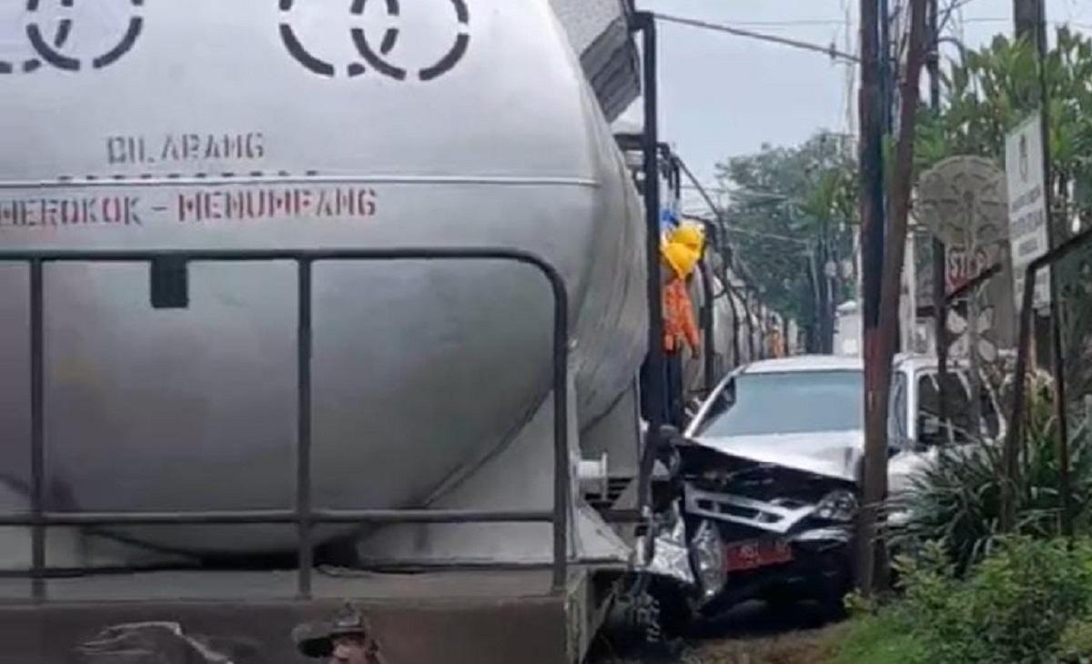 KA Tabrak Mobil Dinas di Kota Malang, Sopir Tak Dengar Teriakan Warga