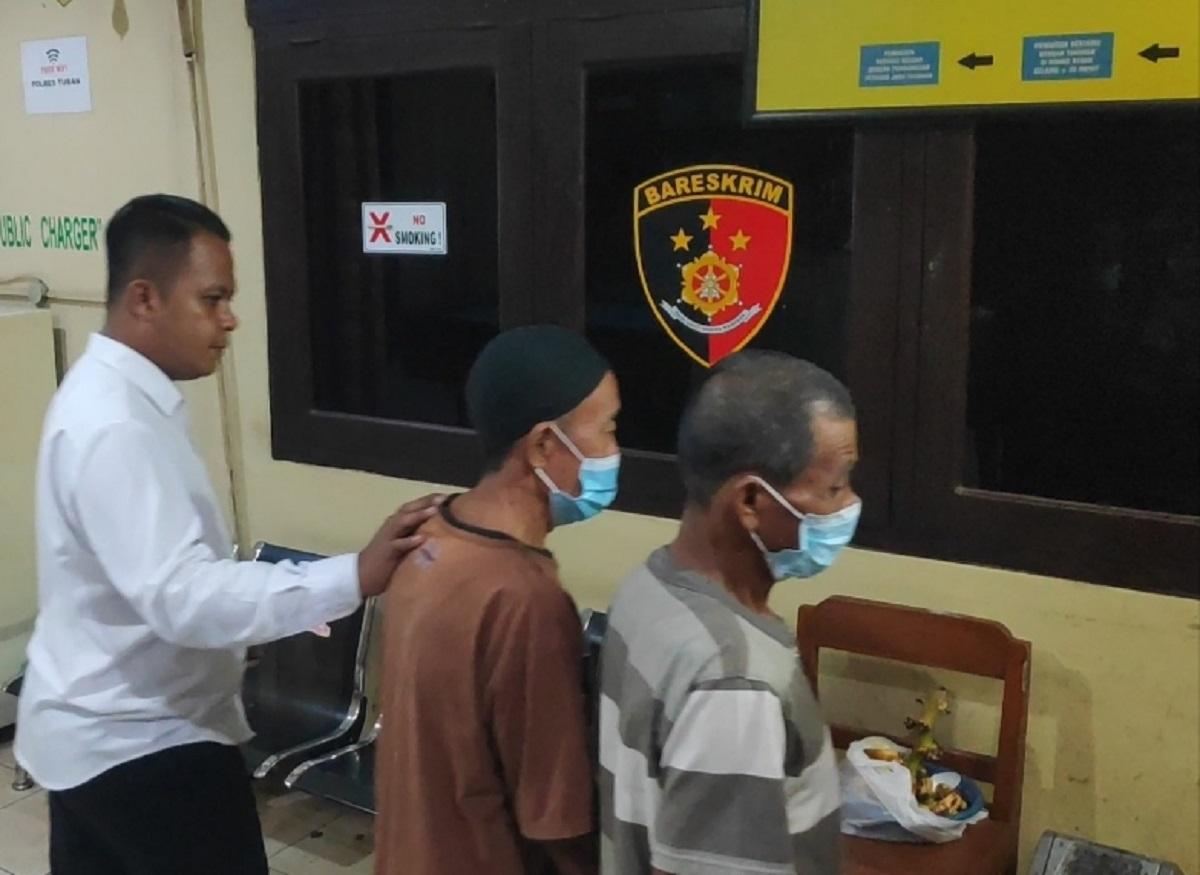 Kedua-kakek-pelaku-pencabulan-siswi-SD-diamankan-Satreskrim-Polres-Tuban-Senin-912023.jpg