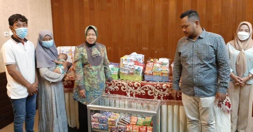 Keluarga-Nazril-di-ruang-Putri-Cempo-Kantor-Bupati-Gresik.jpg