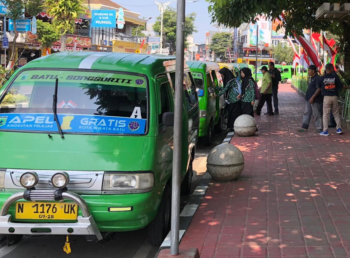 Pemkot Batu Beri Kritik pada Para Sopir Apel Gratis, Jangan Merokok saat Mengemudi