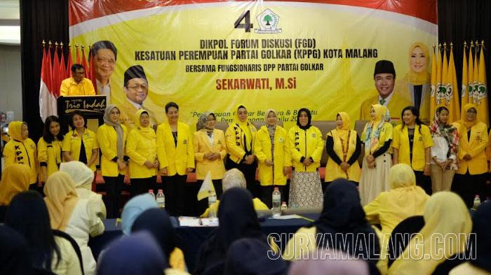 Ketua-DPP-Golkar-Kota-Malang-Sofyan-Edi-Jarwoko-para-calon-legislatif-perempuan-Golkar.jpg