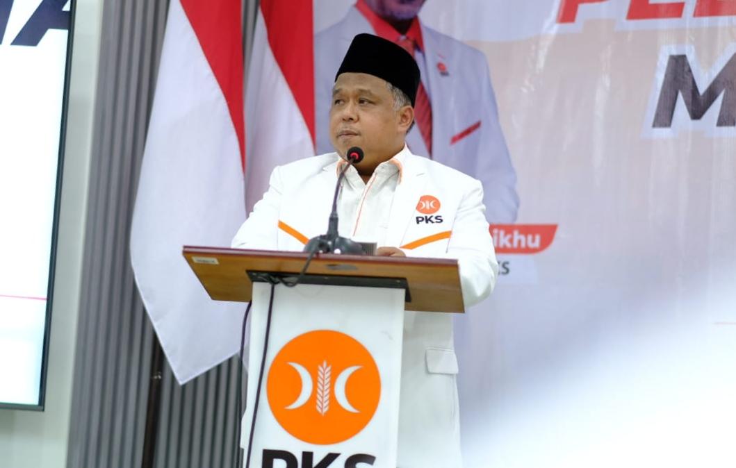 Ketua-DPW-PKS-Jatim-Irwan-Setiawan-saat-berbicara-dalam-rapat-koordinas.jpg