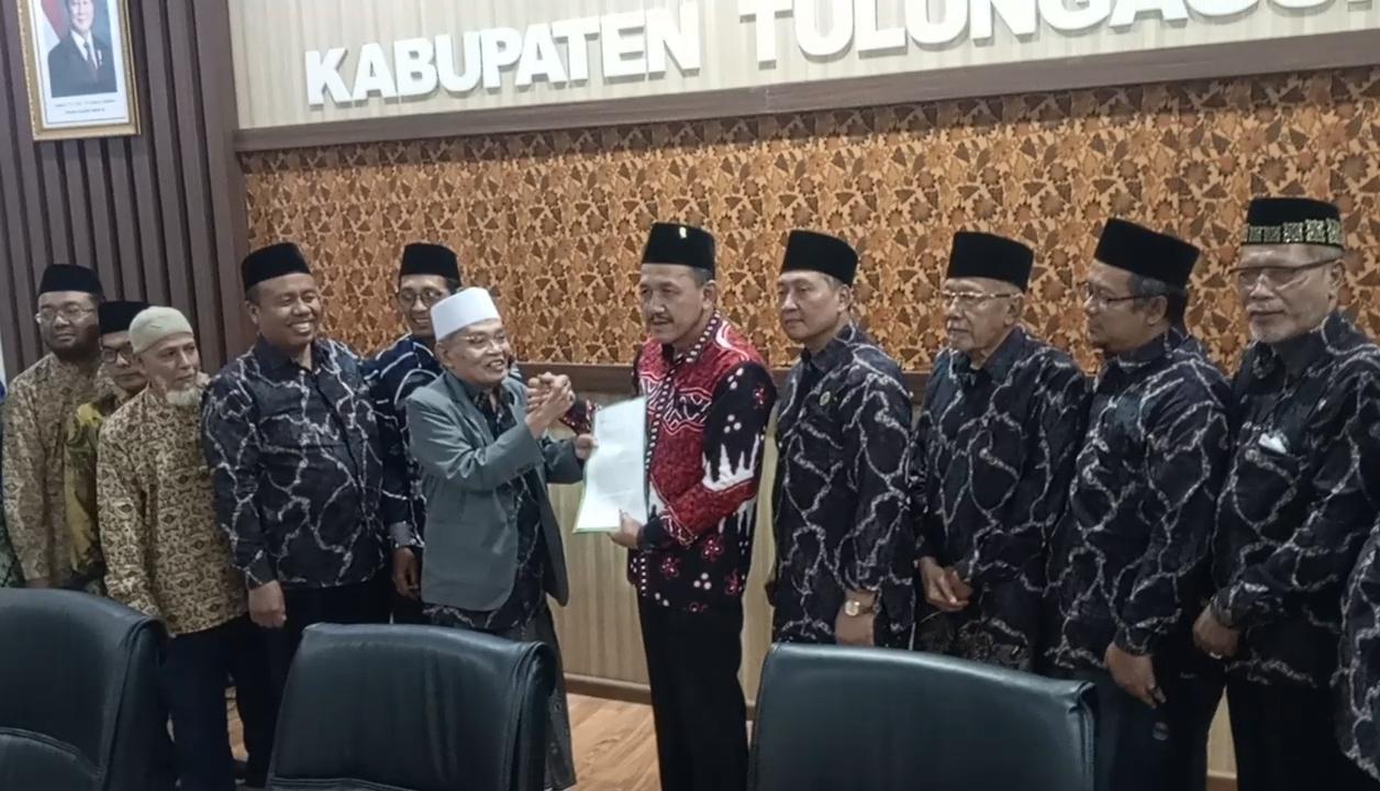 Ketua-Majelis-Ulama-Indonesia-MUI-Kabupaten-Tulungagung-KH-Hadi-Muhammad-Mahfudz.jpg