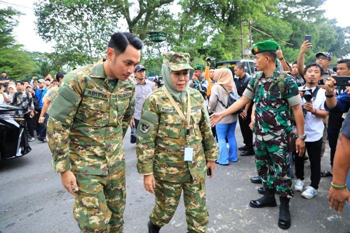 Khofifah-berpakaian-Komcad-TNI-di-Akmil-Magelang.jpg
