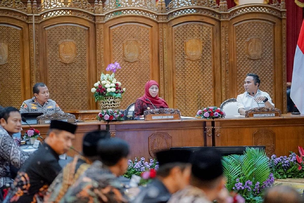 Khofifah-gelar-rakor-bahas-kecelakaan-di-pintu-perlintasan-ka.jpg