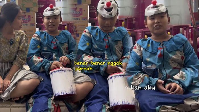 Kisah-Azka-Bocah-11-Tahun-Jadi-Badut-Jalanan-Demi-Bantu-Ayah-Bayar-Kontrakan-Cita-citanya-Mulia.jpg