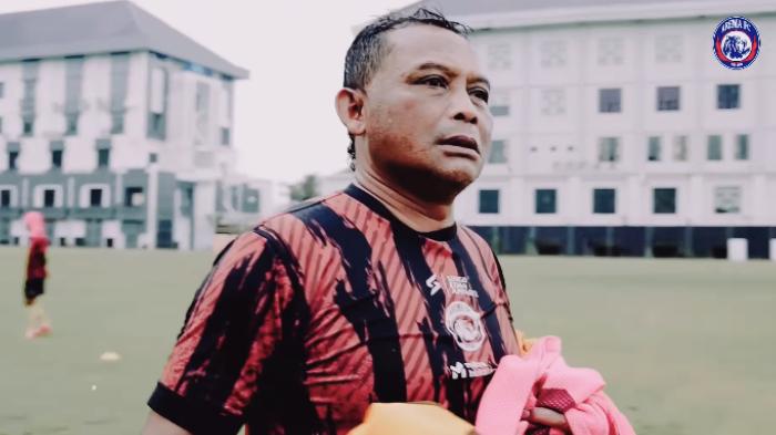 Kisah-Terakhir-Asisten-Pelatih-Arema-FC-Kuncoro-Pagi-Salat-Bersama-Sahabat-Pilu-Pergi-Tiba-Tiba.jpg