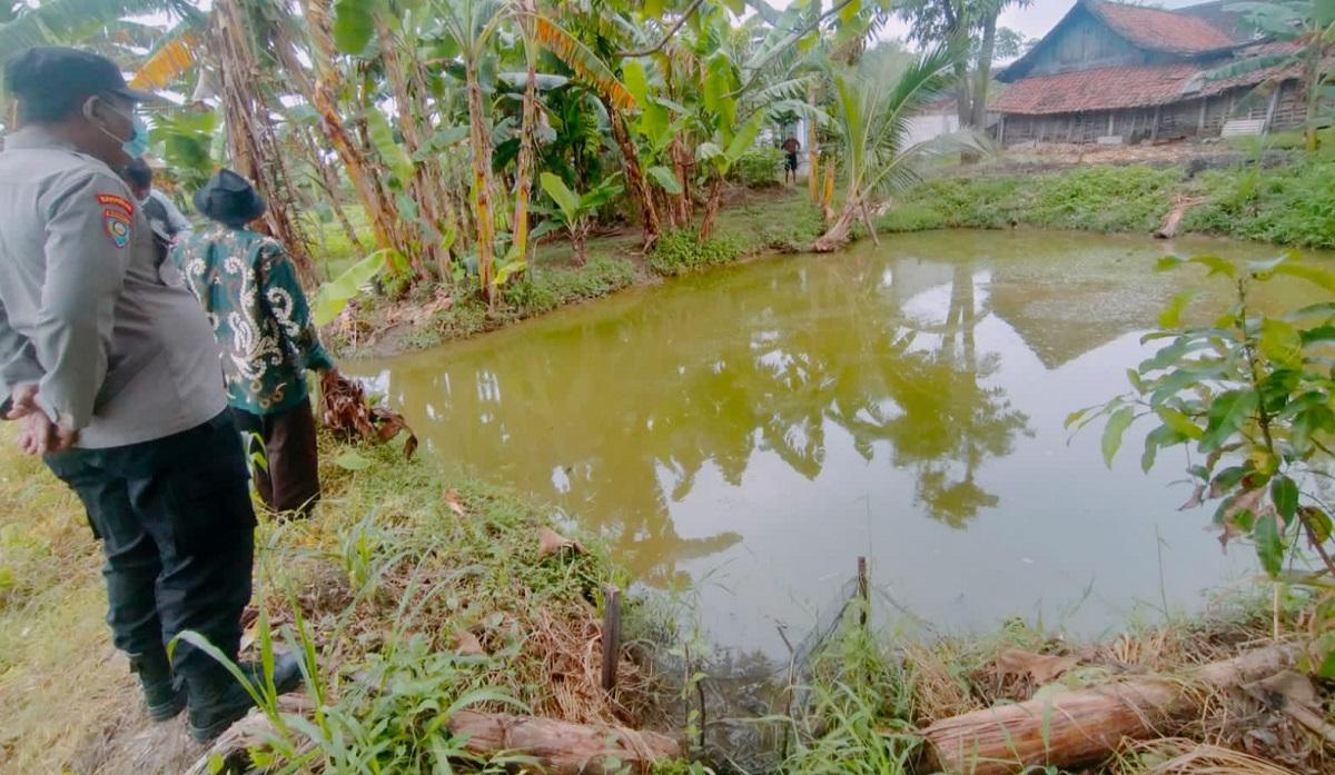 Kolam-tempat-ditemukannya-bocah-7-tahun-yang-tewas-tenggelam-di-Desa-Lopang.jpg