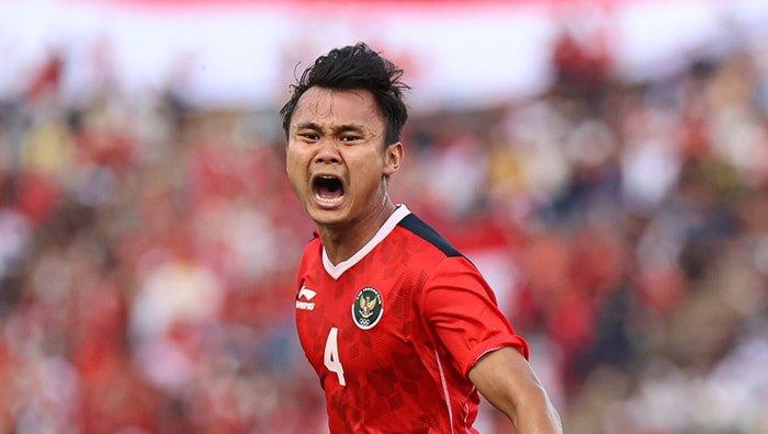 Komang-Teguh-Timnas-Indonesia-U-22-saat-menghadapi-Vietnam-di-semifinal-SEA-Games-2023.jpg