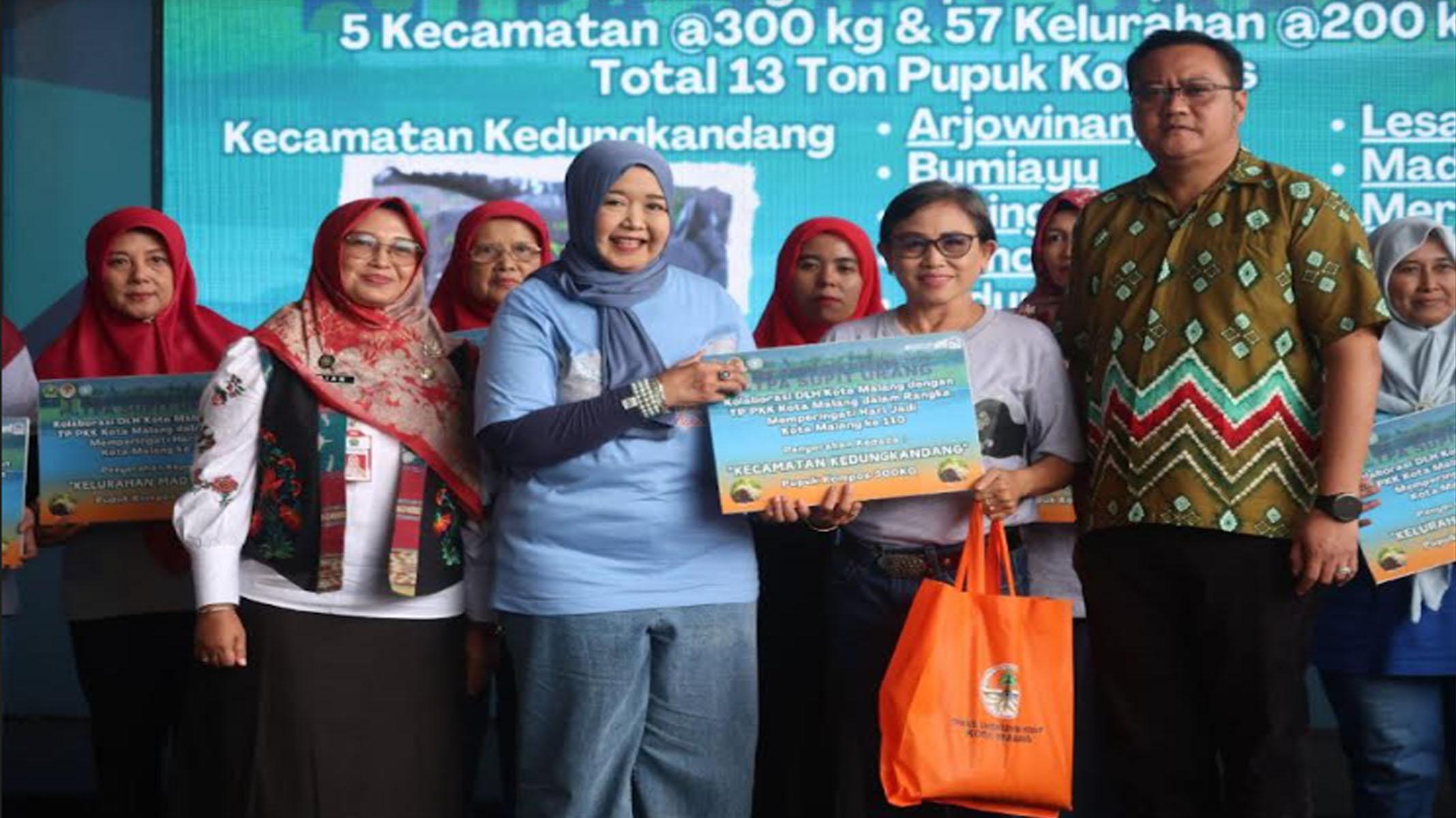 Pemkot dan TP PKK Kota Malang Jatim Salurkan 13 Ton Pupuk Kompos Demi Jaga Lingkungan