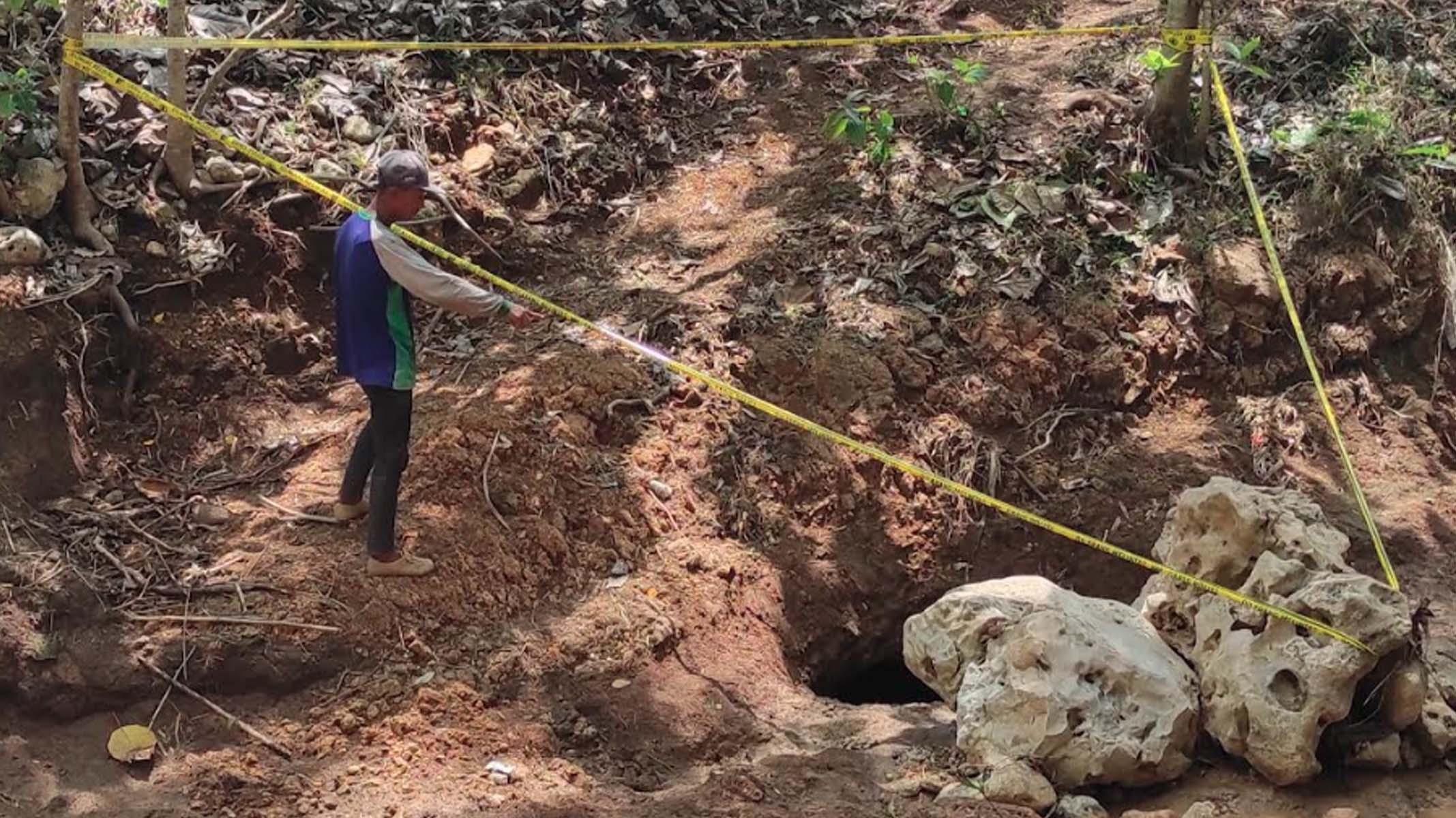 Warga Desa Dawuhan Blitar Geger dengan Kemunculan Lubang Menganga di Sungai Setelah Hujan Deras