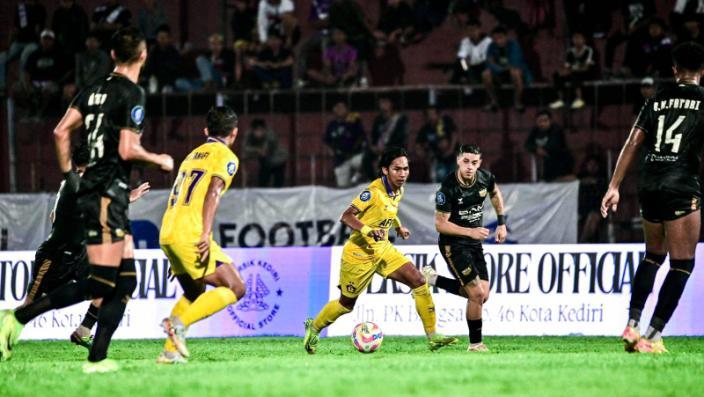 Laga-pekan-ke-25-Liga-1-2024-antara-Persik-Kediri-vs-Dewa-United-di-Stadion-Brawijaya-Kediri.jpg