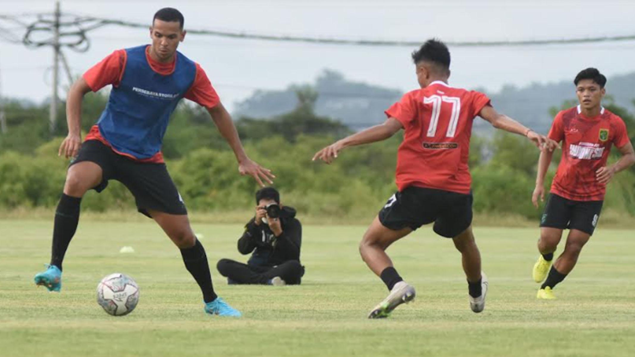Leo-Lelis-pERSEBAYA-LATIHAN.jpg