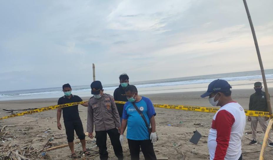 MAYAT-PEREMPUAN-Pantai-Rowobendo-di-kawasan-Taman-Nasional-Alas-Purwo-bANYUWANGI.jpg