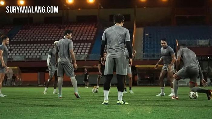 Madura-United-latihan-malam-hari-di-Stadion-Gelora-Madura-Ratu-Pamellingan-Pamekasan.jpg