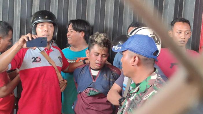 Bawa Senjata Api, Maling Honda Beat di Probolinggo Babak Belur Dihajar Warga