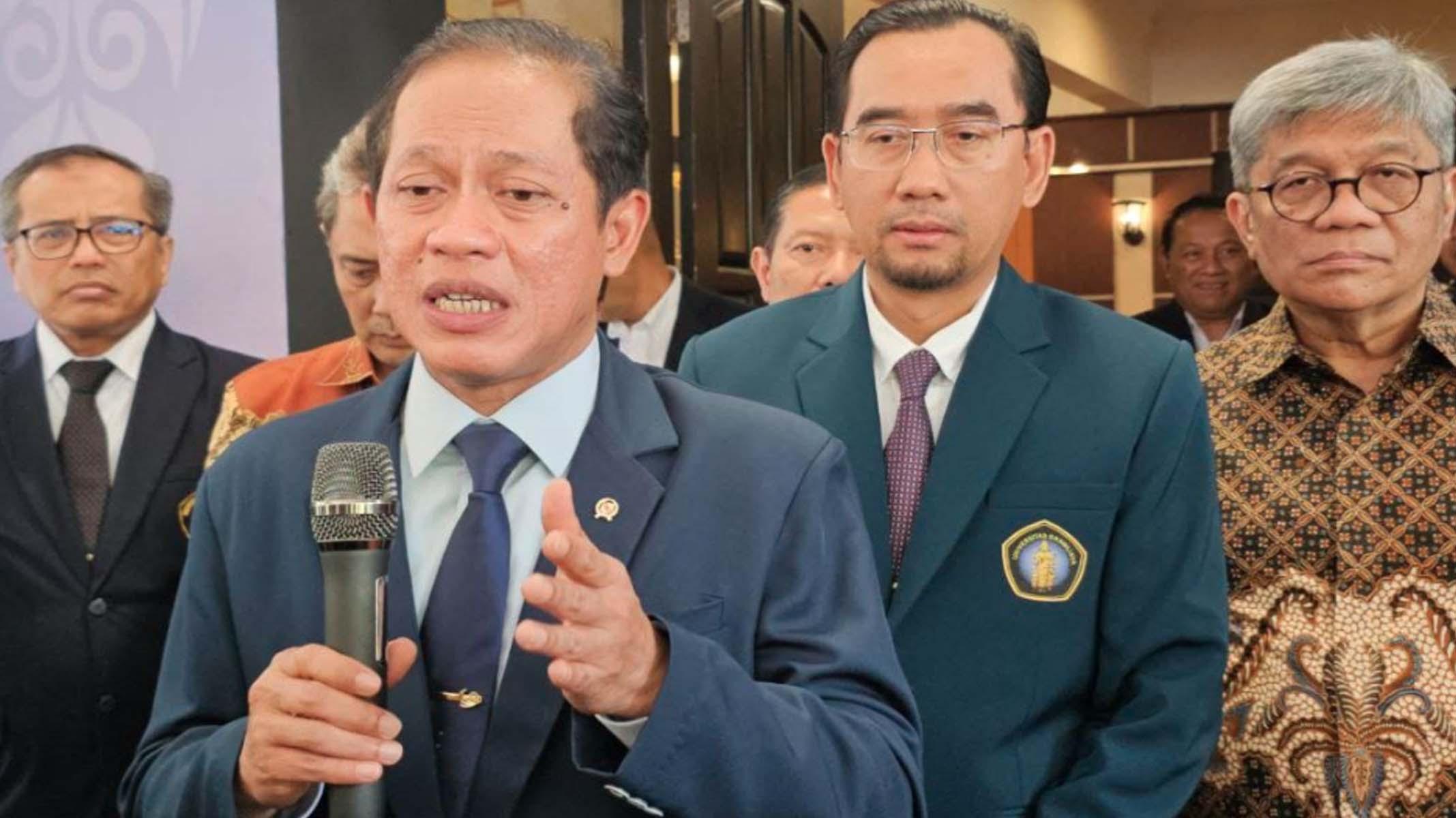 Menteri-Lingkungan-Hidup-Hanif-Faisol-sampah.jpg