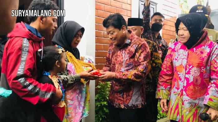 Menteri-Sosial-Tri-Rismaharini-Desa-Pandansari-Poncokusumo-Malang.jpg