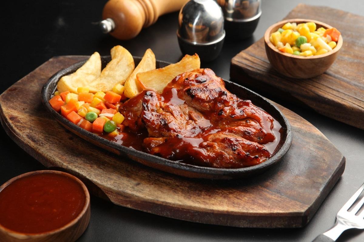 Menu-baru-dari-Waroeng-Steak-Shake-yang-bernama-Chicken-BBQ-Grill-dengan-saus-barbeque-spesial.jpg