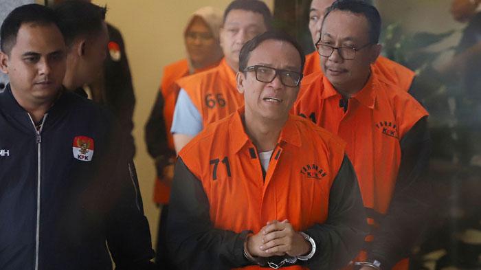 Menyembunyikan-Bola-Salju-Bercermin-Pada-Kasus-Sertifikasi-K3.jpg
