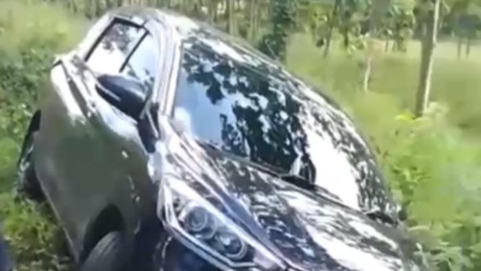 Mobil-Suzuki-Ertiga-tersesat-di-dalam-perbatasan-hutan-Madiun-karena-Google-Maps.jpg