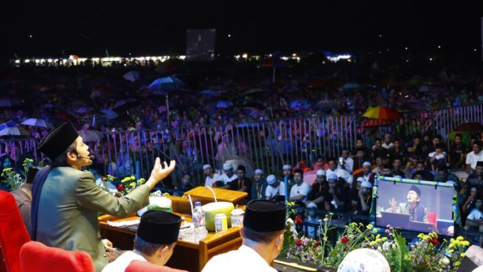 Hadir di Banyuwangi, Pengajian Gus Iqdam Dibanjiri Jamaah