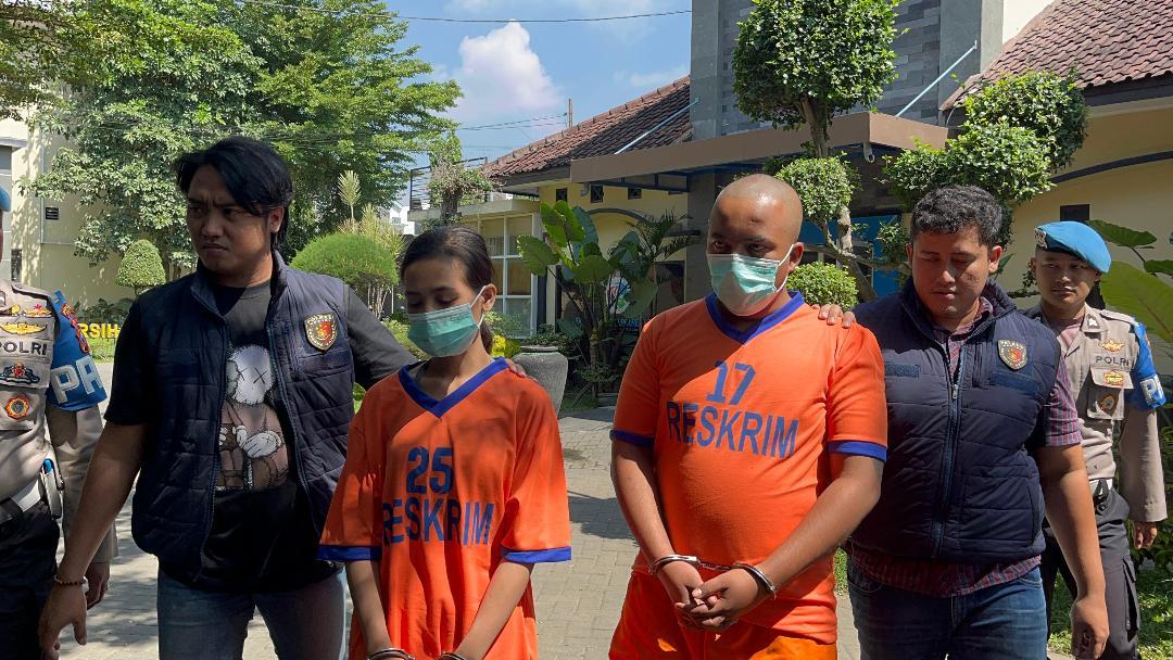 Novita-Anggraini-Mian-Tasgeen-Mohammad-Yakhya-Polres-Kediri-membunuh-anak-dikubur-di-samping-rumah.jpg