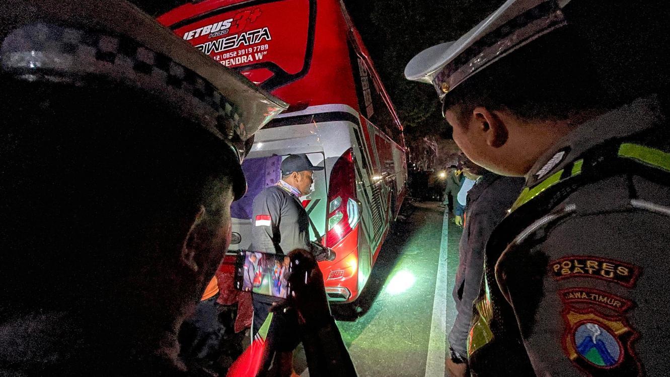 Liburan Ceria Berujung Kecelakaan Maut, Wisatawan Jember Kehilangan Istri dan Anaknya di Kota Batu