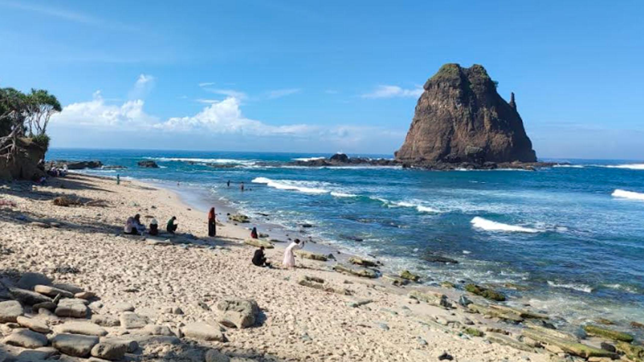 PANTAI-pAPUMA-JEMBER-SEPI.jpg