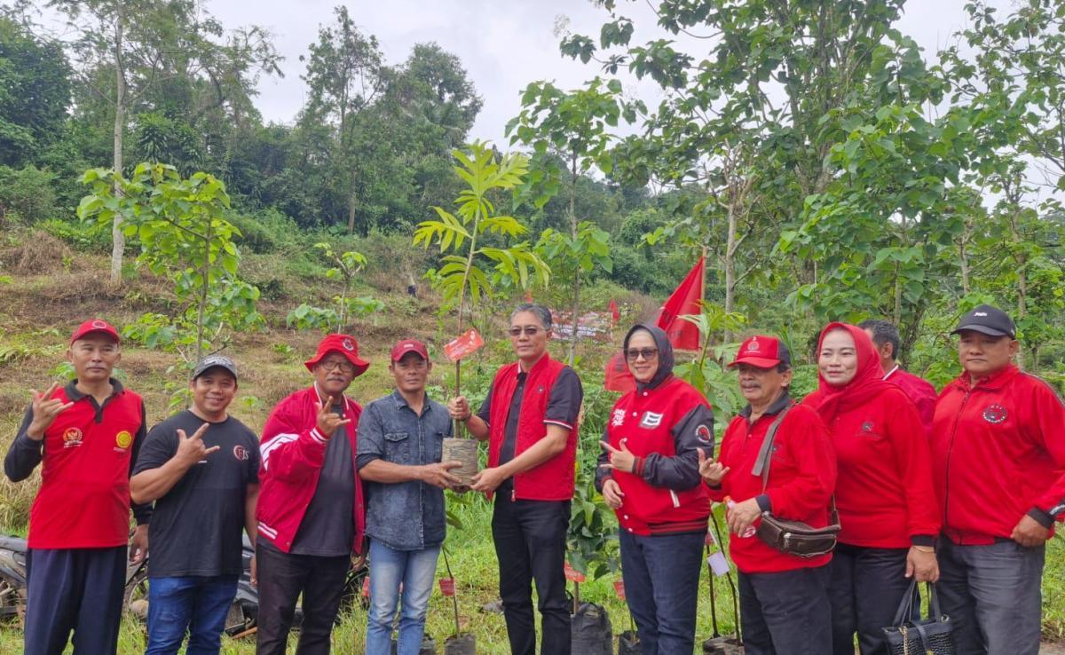 PDI-Perjuangan-Jatim-memperingati-HUT-ke-79-Ketua-PDI-Perjuangan-Megawati-Soekarnoputri.jpg