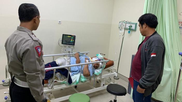 PEMBACOKAN-GRESIK-Kondisi-korban-Marjuki-terbaring-di-rumah-sakit.jpg