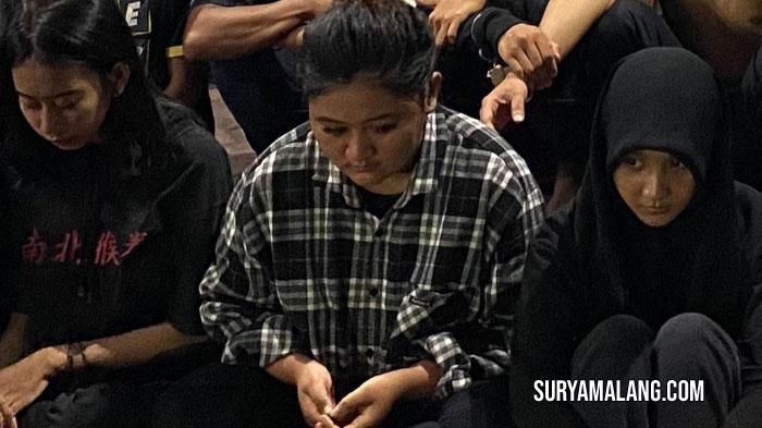 Tampang 18 Tukang Pencak, Termasuk 6 Wanita, Keroyok 1 Pemuda dan Rusak Warung di Gresik