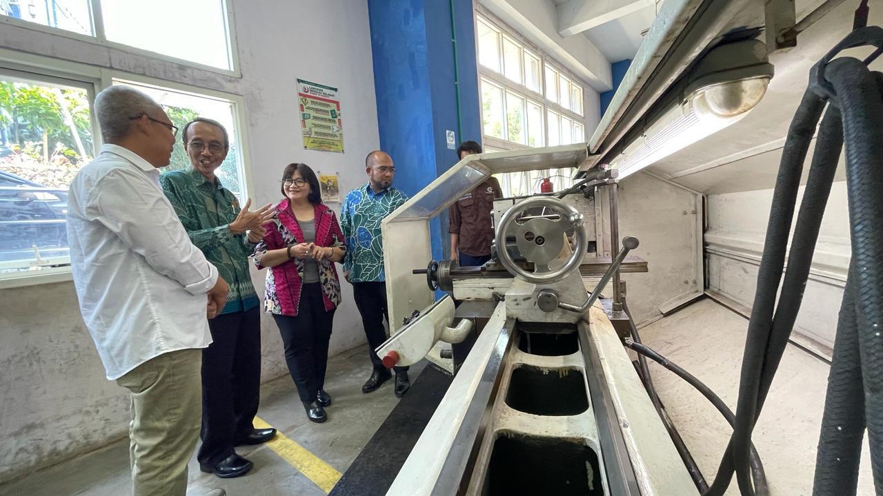 PT-Nestle-Indonesia-Pabrik-Kejayan-Politeknik-Negeri-Malang-Polinema-mesin-bubut.jpg