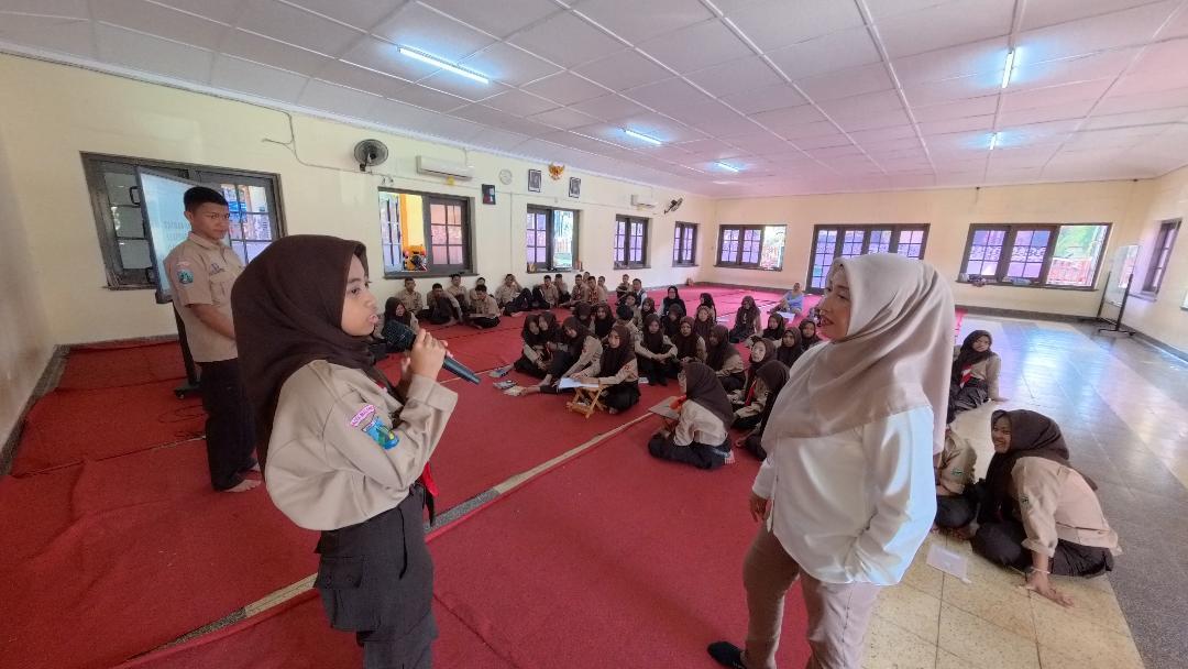 Para-siswa-di-Sekolag-Rakyat-Malang-sedang-mengikuti-sosialisasi-anti-perundungan.jpg