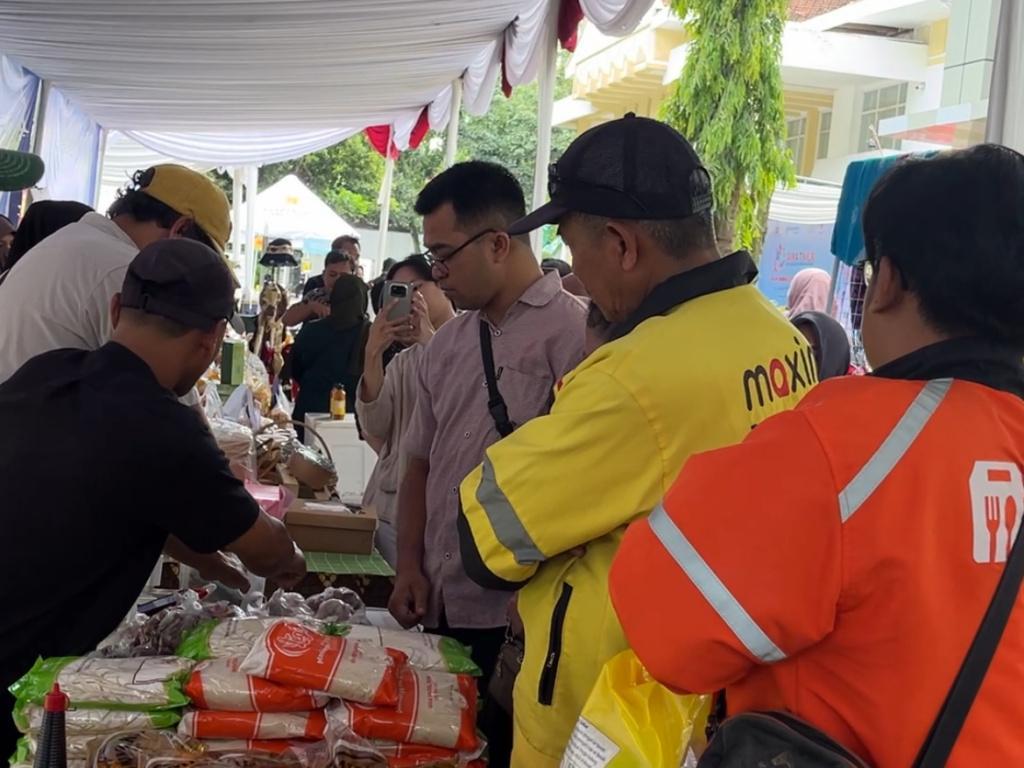 Pasar-Murah-dan-Festival-Kuliner-2025-digelar-oleh-Bakorwil-III-MalangHUT-ke-80-Jawa-Timur.jpg