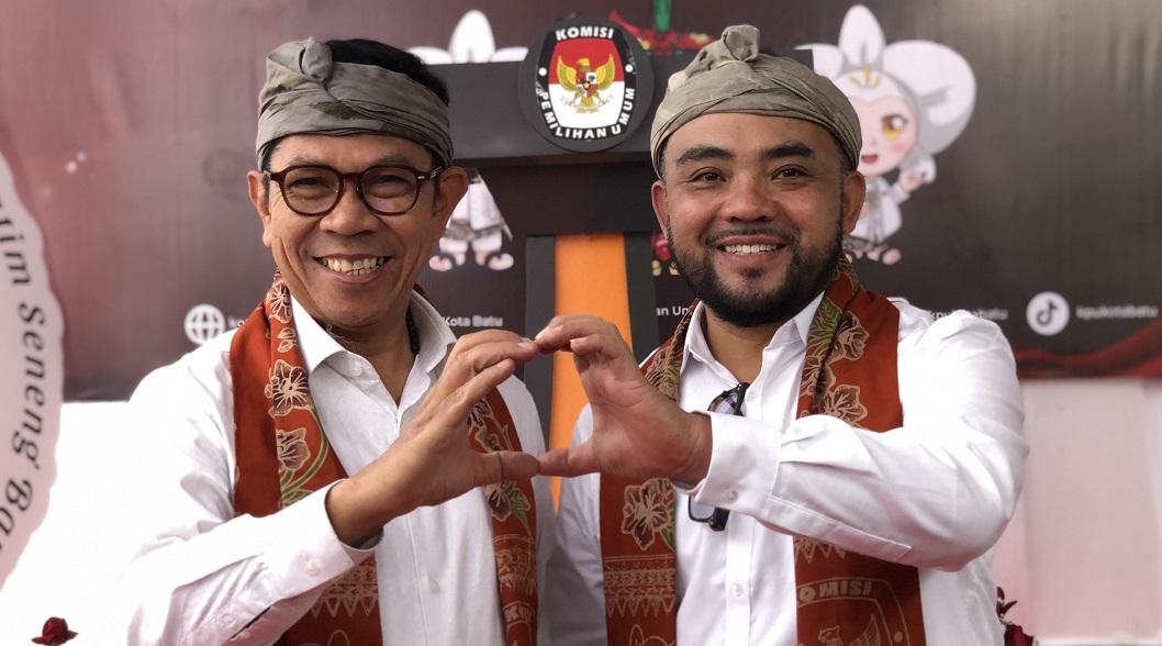 Paslon-Nurochman-dan-Heli-Suyanto-saat-mendaftar-ke-KPU-Kota-Batu.jpg